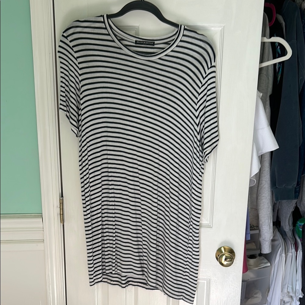 Brandy Melville Black and White Boxy Short Sleeve T-Shirt